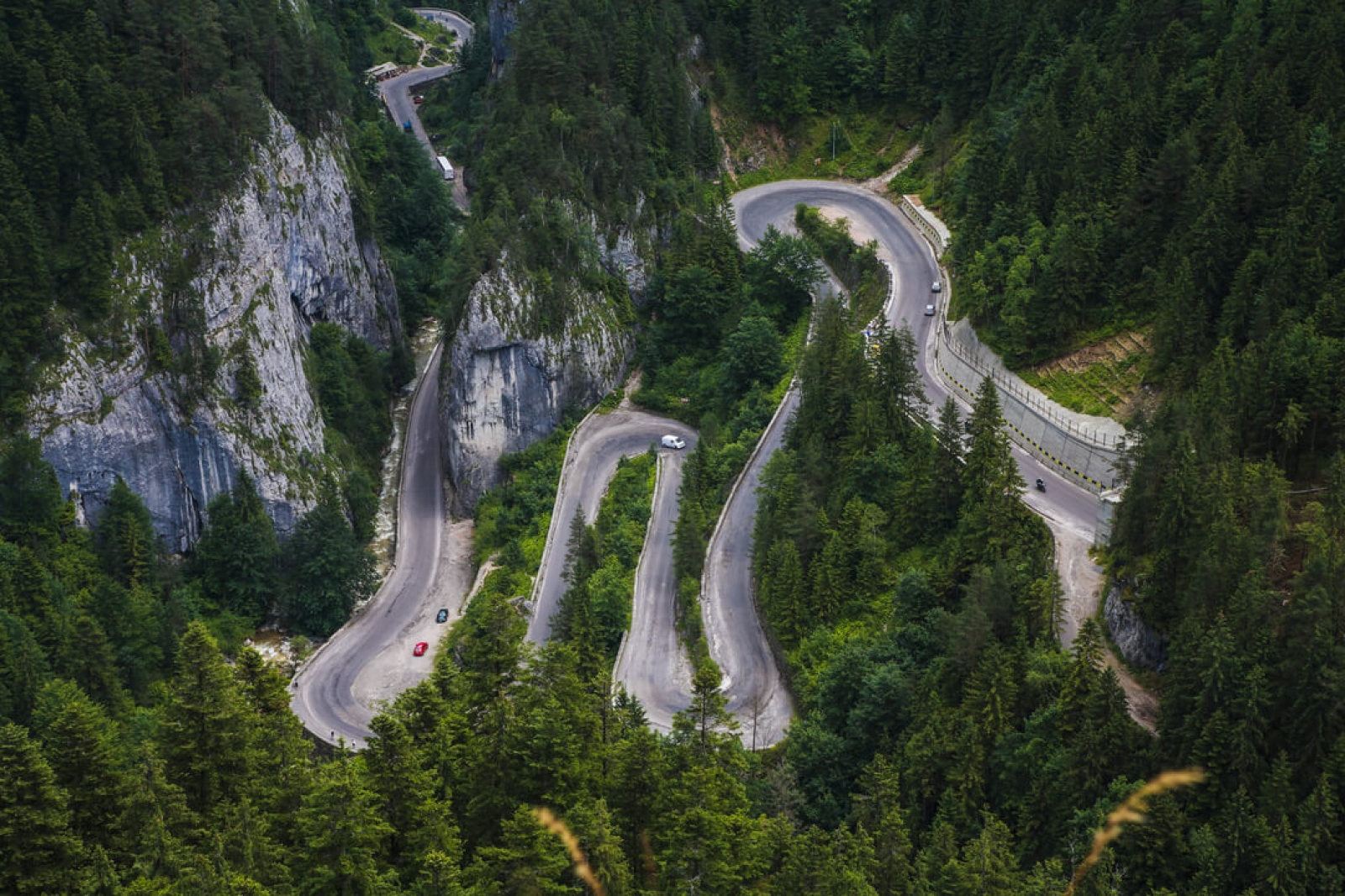 Cheile Bicazului, intre Transilvania si Moldova, parcul National Cheile Bicazului, muntii Hasmas, Lacul Rosu si cheile bicazului