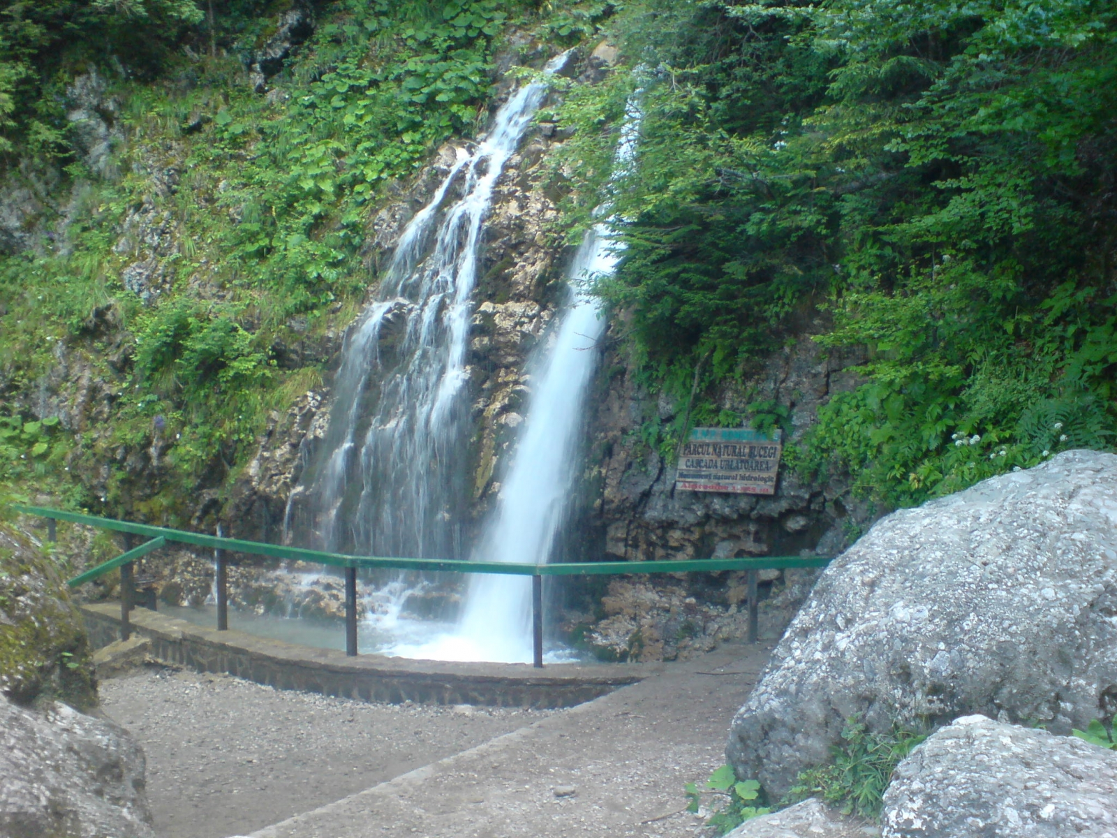 Üvöltő Vízesés, Urlătoarea-vízesés