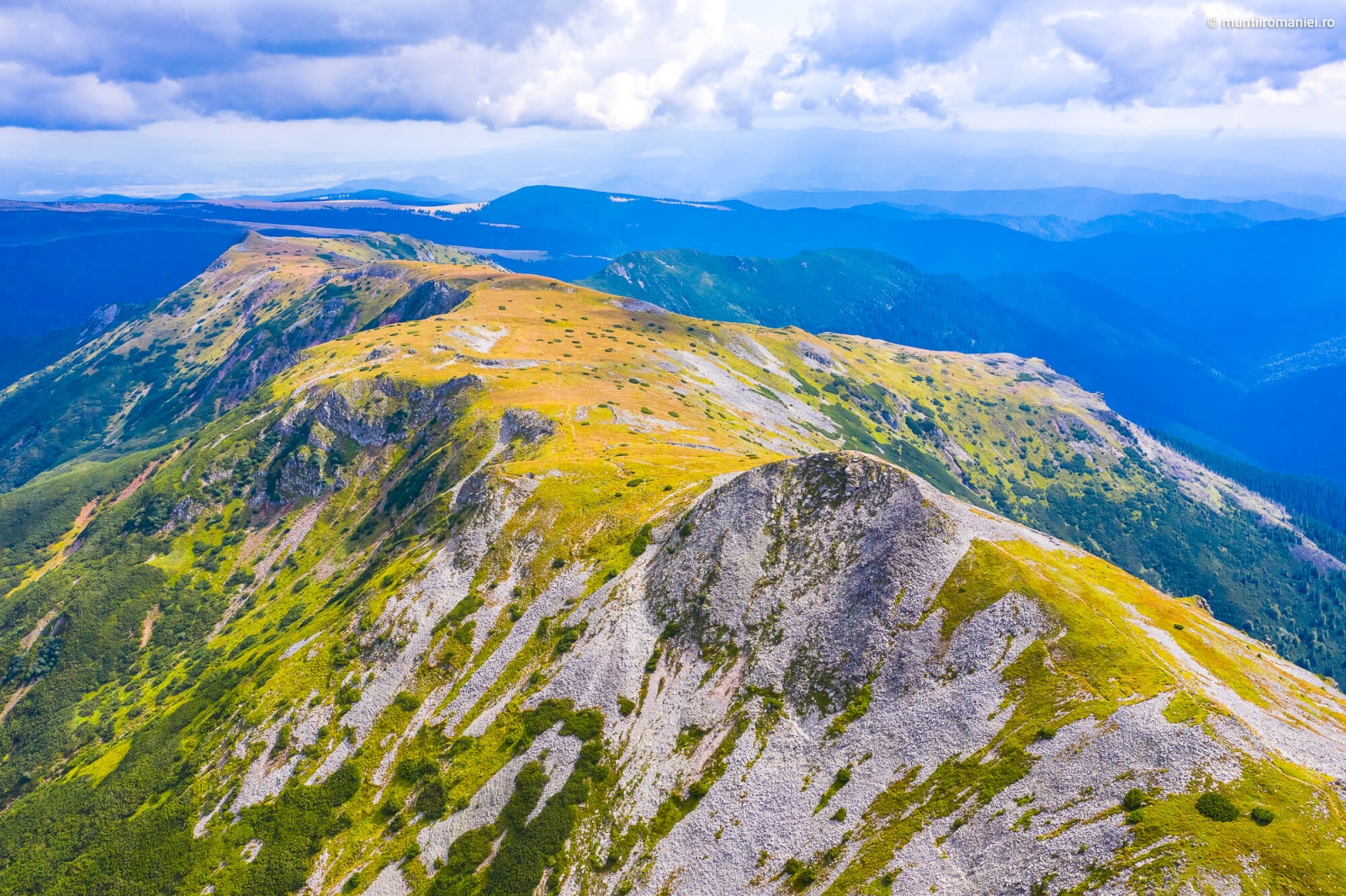 Parcul National Calimani, parte din carpatilor orientali, varful Pietrosu, 2100 m