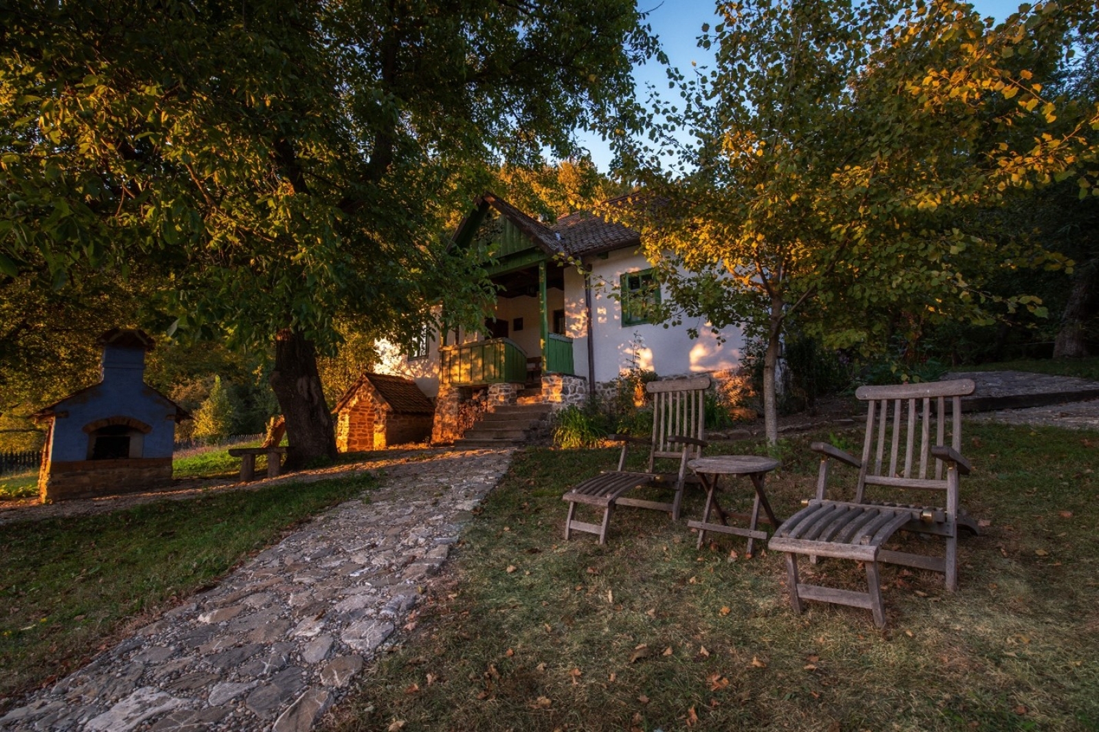 Cât costă cazarea în casele din România ale Regelui Charles